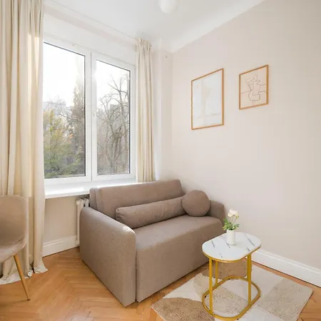 Urban Heart Deluxe By Bookinghost