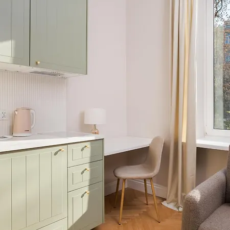 Urban Heart Deluxe By Bookinghost * 华沙