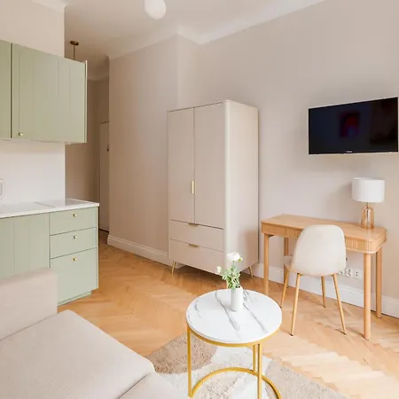 Urban Heart Deluxe By Bookinghost *