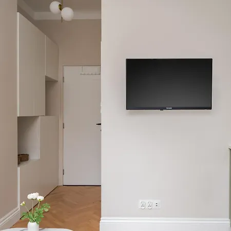 Urban Heart Deluxe By Bookinghost *